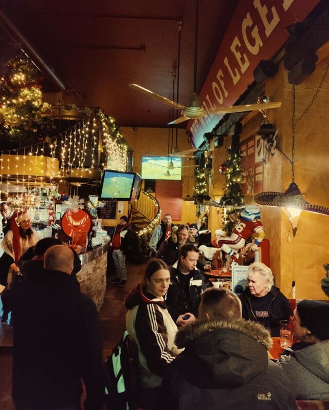 Tässä vielä kuvasatoa tiistain pikkujouluista! 🤶 Tunnelma oli katossa ja meininki erittäin jouluinen - kyllä nyt kelpaa odotella pukkia! 🎄🎅🏼

#ravintolamexi #töölö #mexinpikkujoulut